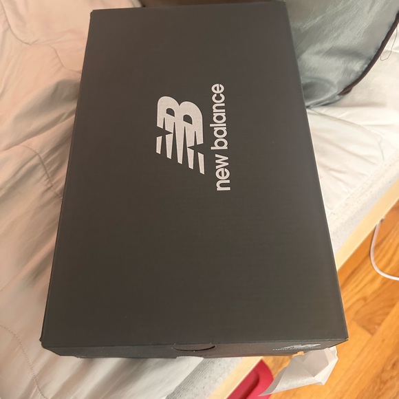 New Balance 327 Black and White Women's Lifestyle Shoes, Size 10.5 - Picture 2 of 5